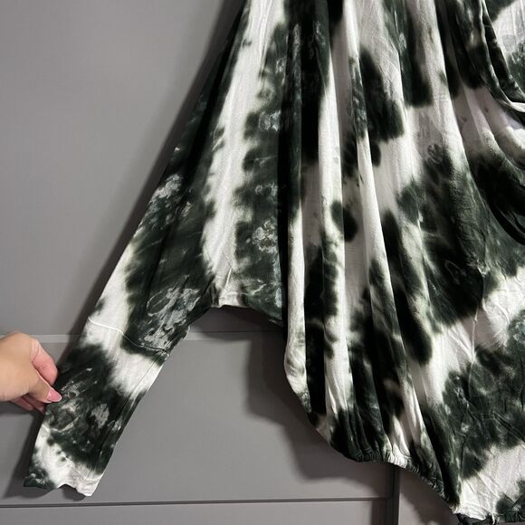 Young Fabulous Broke Women Batwing L/S Scoop Neck Oversize Tie Dye Top XS Boho - Picture 2 of 6